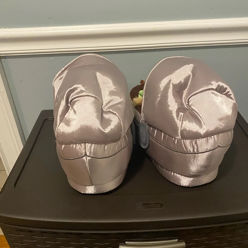 Gap Star wars Green and Silver Plush Baby Yoda Slippers Size Five Boys NWT